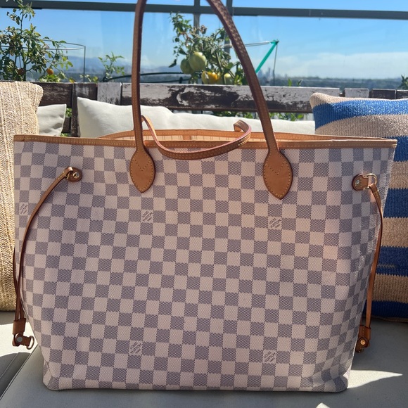 H:11.0" x W:12.2" x D:6.3", Handle: 9" Louis Vuiton, Neverfull MM Tote Bag 👜 - Picture 2 of 6